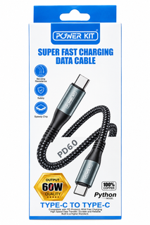 تصویری از بستهبندی کابل شارژ و انتقال داده Power Kit Type-C to Type-C با طراحی عمودی و ترکیب رنگ سفید و آبی است. روی بستهبندی، کابل با روکش بافتهشده مشکی و کانکتورهای فلزی Type-C نمایش داده شده و مشخصاتی مانند شارژ سریع ۶۰ وات، انتقال داده با سرعت بالا،